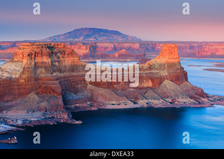 Sonnenuntergang an Alstom Punkt, Lake Powell in Utah Stockfoto