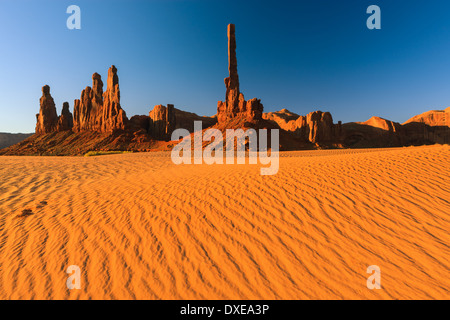 Monument Valley Navajo Tribal Park an der Grenze zwischen Utah und Arizona, USA Stockfoto