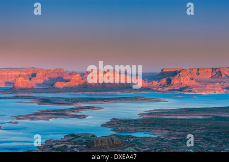 Sonnenuntergang an Alstom Punkt, Lake Powell in Utah Stockfoto