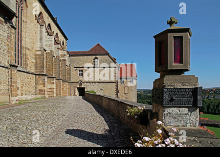 Denkmal in Erinnerung an die beiden ehemaligen Marianer und Opfer des Nationalsozialismus Josef Wirmer und Wilhelm Baron von Ketteler. Warburg-Höxter Stockfoto