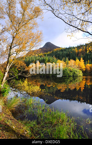 Herbst-Szene auf dem man-Trail in Glencoe mit Pap glencoe.west Highlands Stockfoto