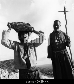 Deus e o Diabo na Terra Do Sol Schwarz Gott, White Devil Jahr: 1964 Brasilien Regie: Glauber Rocha Geraldo Del Rey, João Gama Stockfoto