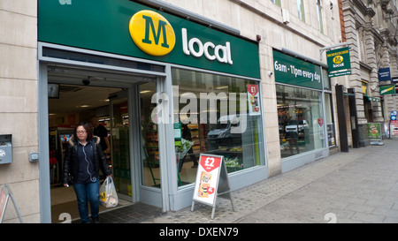 Außenseite des lokalen Morrisons Supermarkt auf neue Oxford Street In London UK KATHY DEWITT Stockfoto