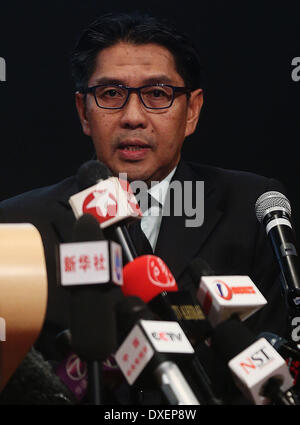 Kuala Lumpur, Malaysia. 25. März 2014. Generaldirektor der Abteilung für Civil Aviation (DCA) Azharuddin Abdul Rahman spricht bei der Pressekonferenz in Kuala Lumpur, Malaysia, 25. März 2014. Bildnachweis: Wang Shen/Xinhua/Alamy Live-Nachrichten Stockfoto