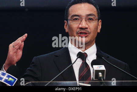 Kuala Lumpur, Malaysia. 25. März 2014. Malaysische Verkehrsminister Hishammuddin Hussein handeln spricht bei der Pressekonferenz in Kuala Lumpur, Malaysia, 25. März 2014. Bildnachweis: Wang Shen/Xinhua/Alamy Live-Nachrichten Stockfoto