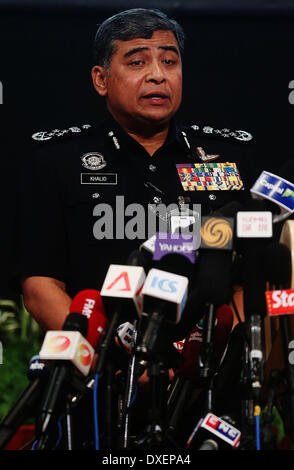 Kuala Lumpur, Malaysia. 25. März 2014. Malaysias nationale Polizei spricht Chef Khalid Abu Bakar, während die Presse Conferencea in Kuala Lumpur, Malaysia, 25. März 2014. Bildnachweis: Wang Shen/Xinhua/Alamy Live-Nachrichten Stockfoto