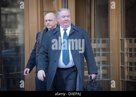 Manhattan, New York, USA. 24. März 2014. JEROME O'HARA, ehemalige Bernard Madoff-Computer-Programmierer, verlässt Manhattan Bundesgerichtshof nach seiner Überzeugung, Montag, 24. März 2014. Fünf ehemalige Mitarbeiter von Inhaftierten Finanzier Bernard Madoff sind am Ende einer sechsmonatigen Studie verurteilt. Jeder wurde der Verschwörung zu betrügen Kunden Wertpapierbetrug, Fälschung, die Bücher und Aufzeichnungen eines Broker-Dealer verurteilt. Bryan Smith Credit: Bryan Smith/ZUMAPRESS.com/Alamy Live-Nachrichten Stockfoto