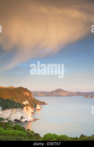 Cathedral Cove bei Sonnenaufgang, Coromandel Peninsula, Nordinsel, Neuseeland Stockfoto