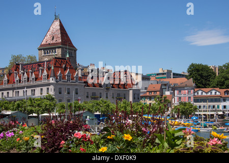 Schloss Ouchy und Wasser in der Stadt von Ouchy am nördlichen Ufer des Genfersees in der Schweiz. Stockfoto