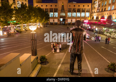 Der Nelson Mandela Square befindet sich in einem Einkaufszentrum in Sandton, Johannesburg, Südafrika. Früher bekannt als Sandton Square. Stockfoto