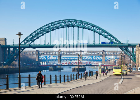 Newcastle Upon Tyne Skyline Gateshead Brücken über Fluß Tyne Tyne und tragen Tyneside England UK GB EU Europa Stockfoto