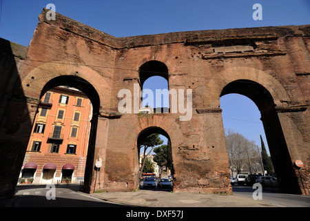 Italien, Rom, Porta Maggiore, Nero Aquädukt Stockfoto