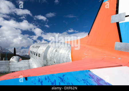 Einer alten DC3 - 5 Tango 22 Flugzeug in Ushuaia ist die Hauptstadt von Feuerland in Argentinien Stockfoto