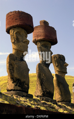 Alten Moai auf der Fernbedienung Osterinsel im Südpazifik. Ostern Insel ist heute ein Teil von Chile. Stockfoto