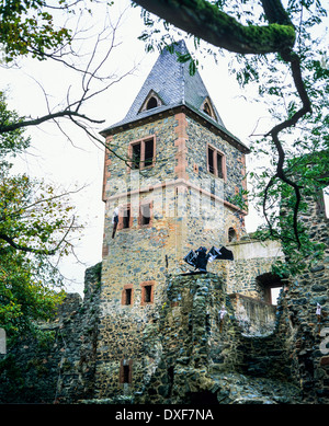 Burg Frankenstein Burg aus dem 13. Jahrhundert mit Halloween Dekoration Mühltal Hessen Deutschland Europa Stockfoto