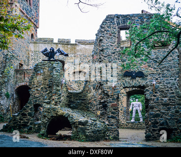 Burg Frankenstein Burg aus dem 13. Jahrhundert mit Halloween Dekoration Mühltal Hessen Deutschland Europa Stockfoto