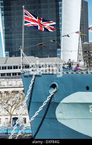 HMS Belfast vor Anker in der Themse. Stockfoto
