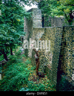 Burg Frankenstein Burg aus dem 13. Jahrhundert mit Halloween Dekoration Mühltal Hessen Deutschland Europa Stockfoto