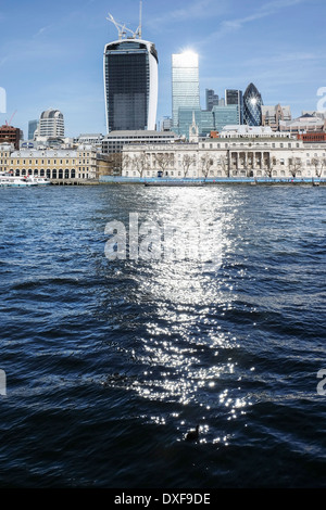 Aus dem Cheesegrater Hochhaus in London das Sonnenlicht reflektiert. Stockfoto