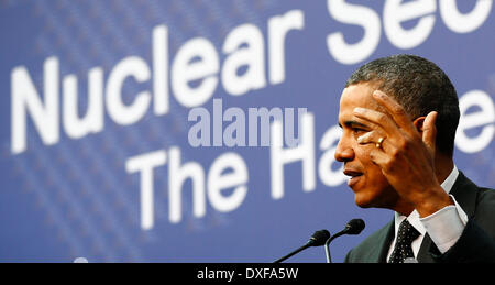 Den Haag, Niederlande. 25. März 2014. US-Präsident Barack Obama spricht bei der abschließenden Pressekonferenz von der nuklearen Sicherheit Gipfel (NSS) 2014 in den Haag in den Niederlanden am 25. März 2014. Die Nuclear Security Summit (NSS) 2014 geschlossen in den Haag am Dienstag mit einem Kommunique erreicht durch die führenden Politiker der Welt zu verhindern, dass Kernmaterial in die Hände von Terroristen fallen. Bildnachweis: Yin Gang/Xinhua/Alamy Live-Nachrichten Stockfoto