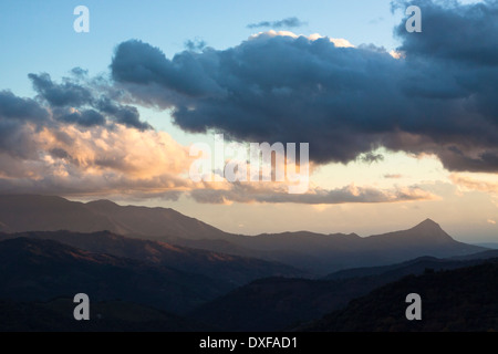 Stürmischer Himmel und Landschaft in Andalusien, Spanien. Stockfoto