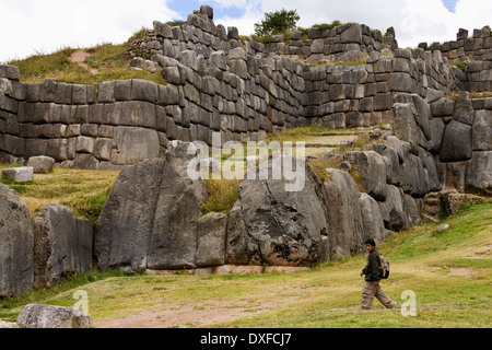 Inka Mauerwerk bei Sacsayhuaman bei Cuzco in Peru Stockfoto