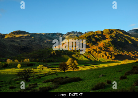 Crinkle Crags und The Band Great Langdale frühmorgens Seenplatte von in der Nähe von Dungeon Ghyll Stockfoto