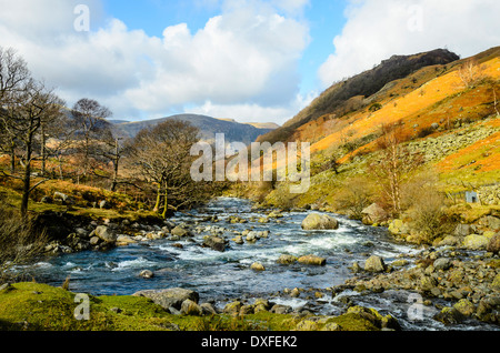 Zusammenfluss von Greenup Gill und Langstrath Beck blickte Stonethwaite Tal ein Zweig der Borrowdale im Lake District Stockfoto