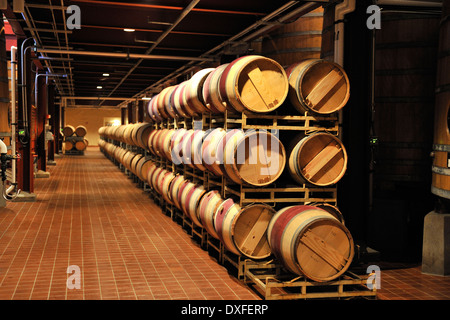 Fässern aus französischer Eiche, Altern Keller, Robert Mondavi Winery, Napa Valley, Kalifornien, USA Stockfoto