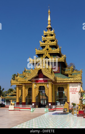 Buddhistischer Tempel in Shwemawdaw Paya in Bago, Myanmar (Burma). Stockfoto