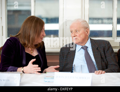 John Julius Norwich & Alison Wier, Oldie literarisches Mittagessen 03.11.14, Stockfoto