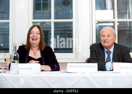 John Julius Norwich & Alison Wier an literarischen Oldie Mittagessen 03.11.14, Stockfoto