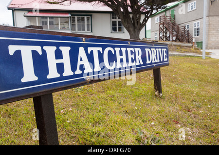 Thatcher Drive in Port Stanley, der Hauptstadt der Falkland-Inseln, benannt nach Margaret Thatcher Stockfoto