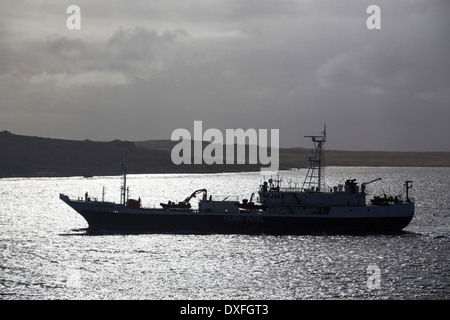 Fischerei-Patrouillenboot verlässt Port Stanley auf den Falklandinseln, die territoriale Warers für illegale Fischerei zu patrouillieren. Stockfoto