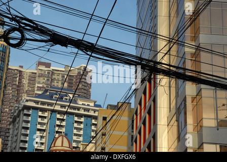 Stromleitungen in der Straße, Manila, Philippinen, Asien. Stockfoto