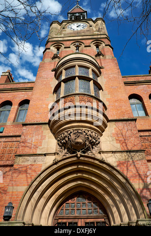 Derby England UK. Museum und Kunstgalerie mit dem franko-flämischen Turm und Eingang in die Bibliothek an der Wardwick. Stockfoto