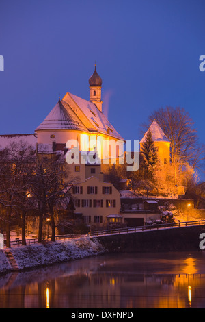 Kirche und den Lech im Winter, Füssen, Bayern, Deutschland Stockfoto