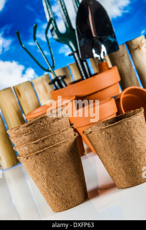 Schönes Thema Garten, lebendige Farben, heller Hintergrund Stockfoto