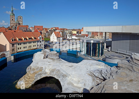 Pinguinanlage auf Ozeaneum, Blick auf Altstadt, Hansestadt Stralsund, Mecklenburg-Western Pomerania, Deutschland Stockfoto