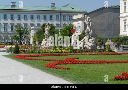 Idyllische Landschaft rund um Schloss Mirabell in Salzburg, einer Stadt in Österreich Stockfoto