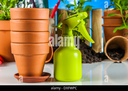 Schönes Thema Garten, lebendige Farben, heller Hintergrund Stockfoto