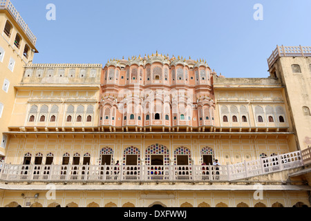 Hawa Mahal Palast, Jaipur, Indien. Rote und rosa Sandstein gebaut, bildet der Palast einen Teil des Stadtschlosses. Stockfoto