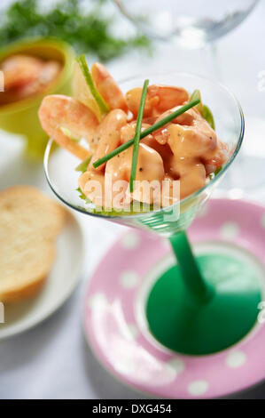 Krabbencocktail im Glas serviert Stockfoto