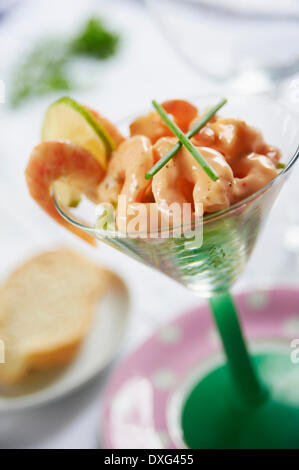 Krabbencocktail im Glas serviert Stockfoto