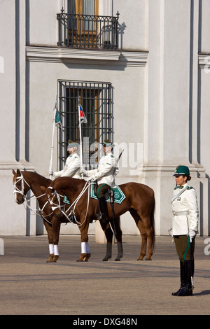 Carabineros de Chile changing of the Guard auf den Präsidentenpalast in der Stadt Santiago de Chile Stockfoto