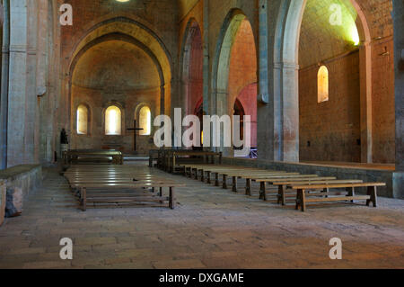 Klosterkirche des ehemaligen Zisterzienserklosters Abbaye du Thoronet, Département Var, Provence-Alpes-Côte d ' Azur, Frankreich Stockfoto