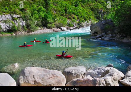 Kanuten in der Verdon-Schlucht, Gorges du Verdon, Alpes-de-Haute-Provence, Provence-Alpes-Côte d ' Azur, Frankreich Stockfoto