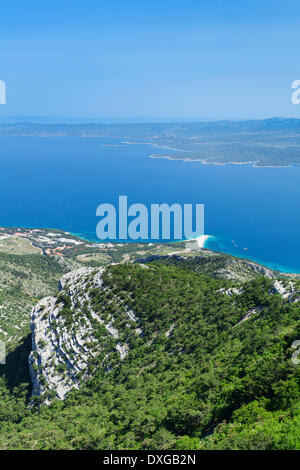 Blick vom Vidova Gora auf der Stadt von Bol, Zlatni Rat oder Goldene Horn und die Insel Hvar auf der Rückseite, Insel Brac Stockfoto