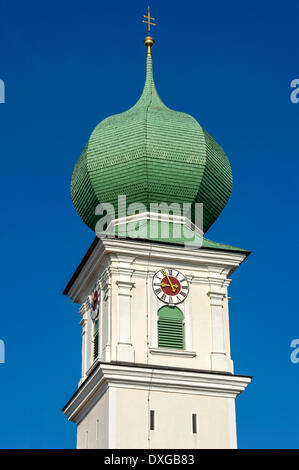 Zwiebelturm der Pfarrkirche Kirche von St. Urban und Nikolaus, Schröding, Kirchberg, Upper Bavaria, Bavaria, Germany Stockfoto