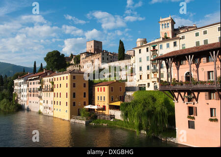 Fluss Brenta, Bassano del Grappa, Provinz Vicenza, Venetien, Italien Stockfoto